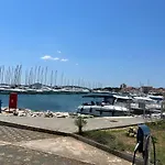 Pera *