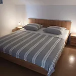 Pera *